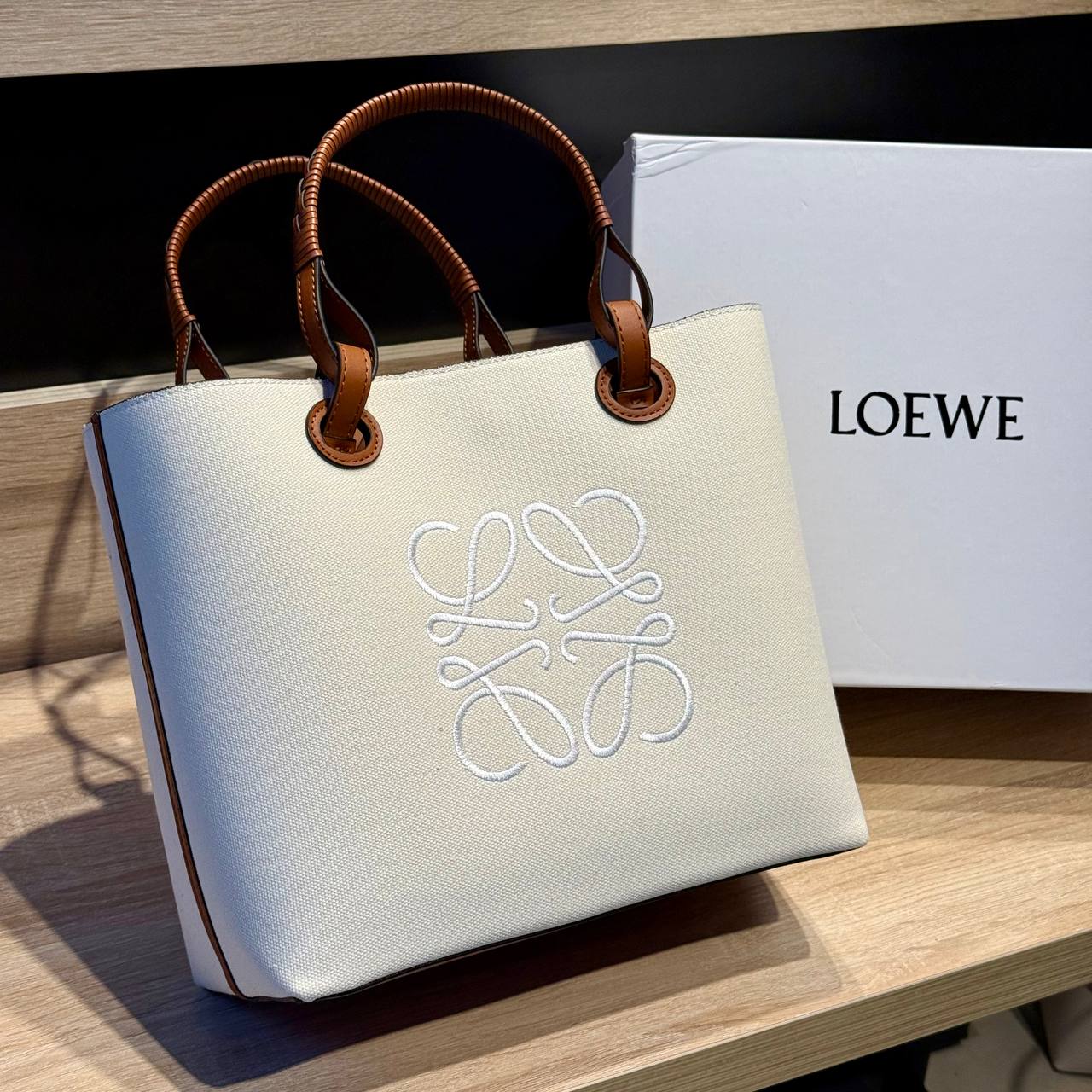 حقيبة يد فاخرة من LOEWE