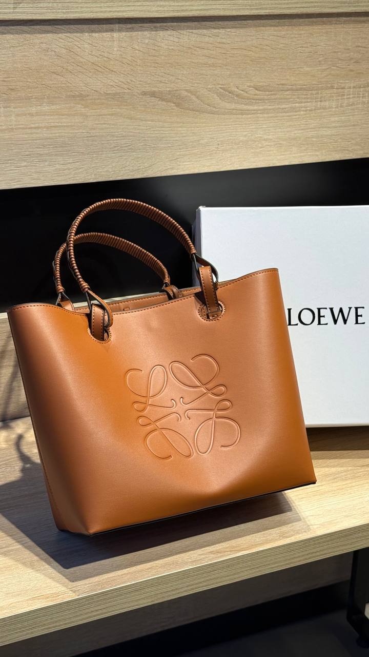 حقيبة يد فاخرة من LOEWE